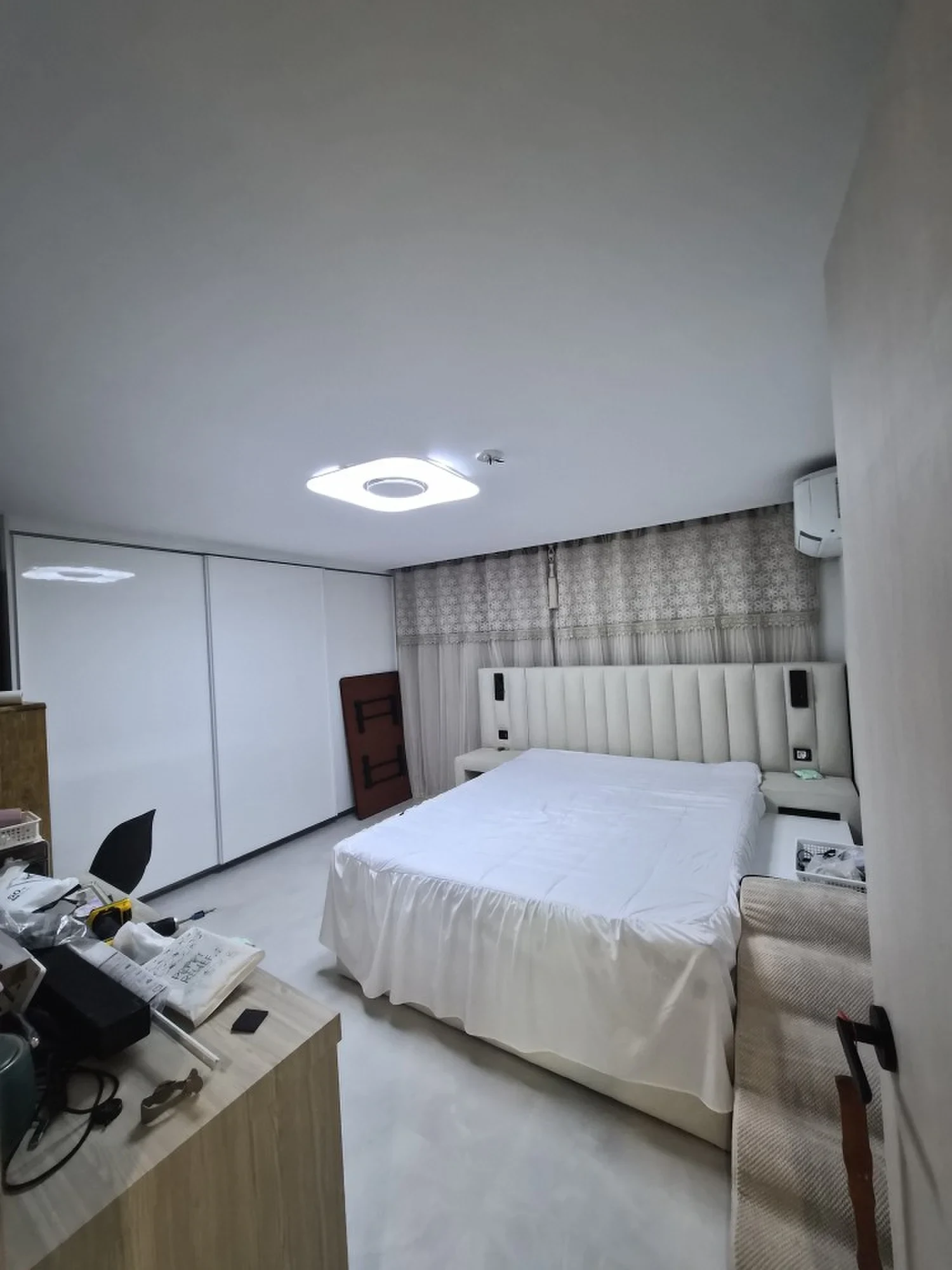 서해구 아파트 도배 안방 천장 덴조 및 실크도배